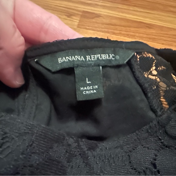 Stunning black lace blouse. Banana Republic size L - Picture 4 of 6